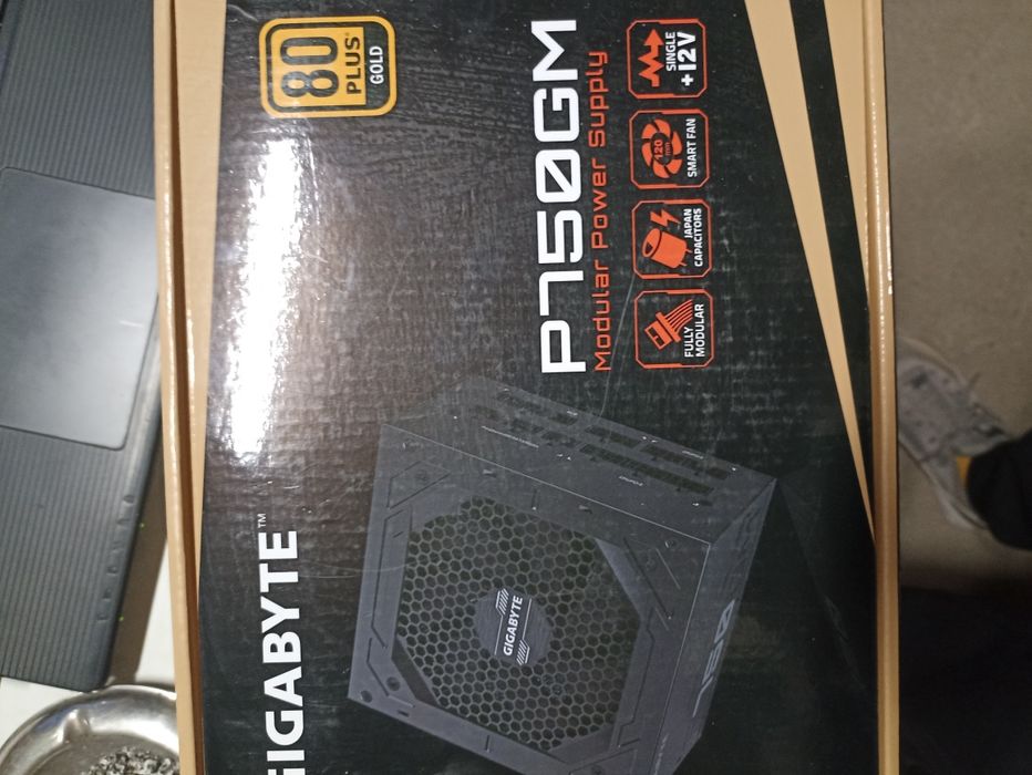 Блок питания Gigabyte p750gm