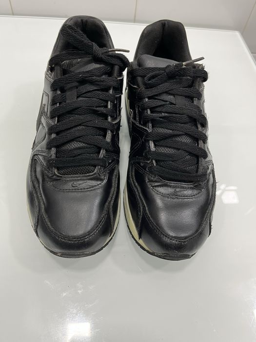 Ténis  Nike Air Max Command pretas.  41