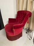 Senhorinha vintage em veludo vermelho