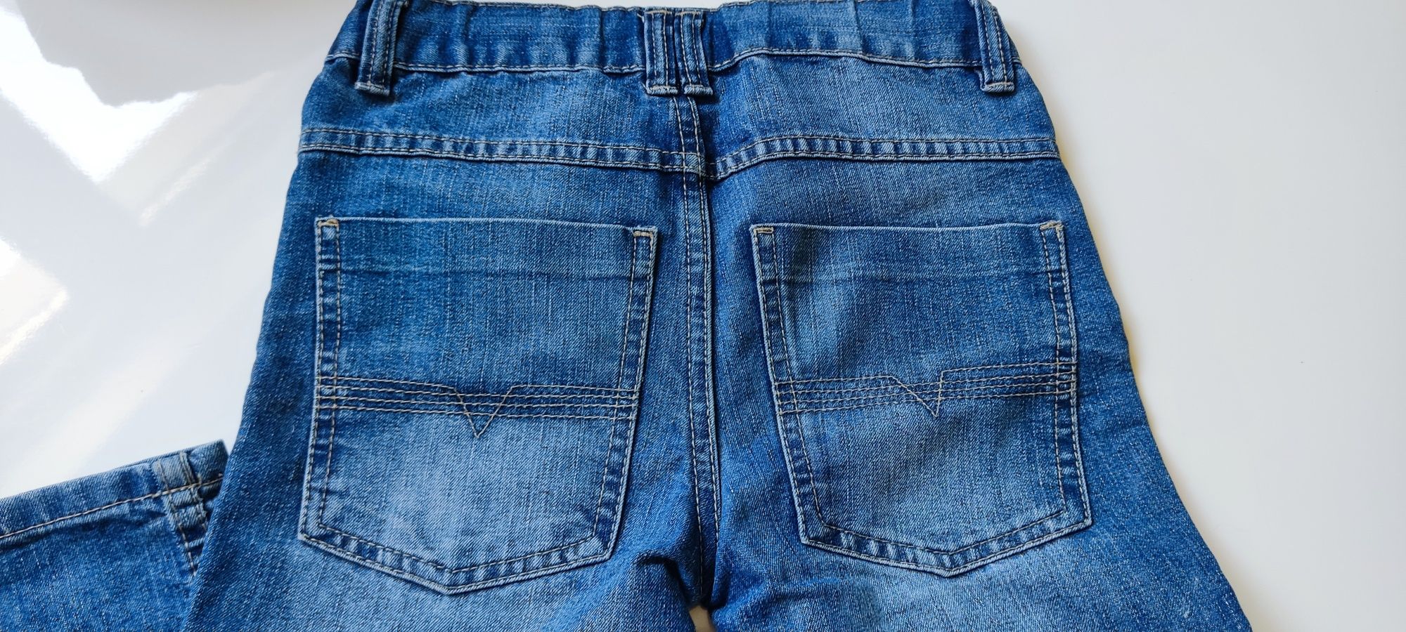 Spodnie jeansowe chłopięce na 8 lat.