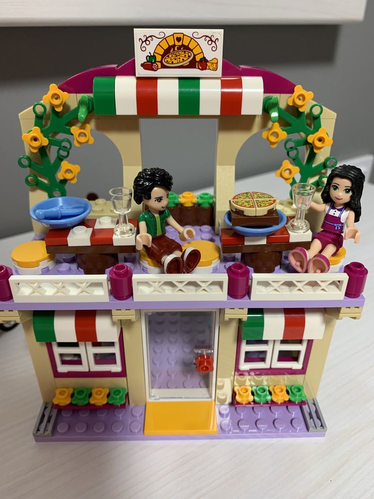 Конструктор LEGO Friends Піцерія в Хартлейк (41311)