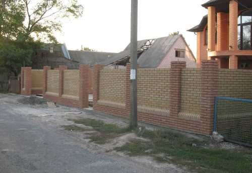 Будівництво огорож. Встановлення парканів із профнастилу.