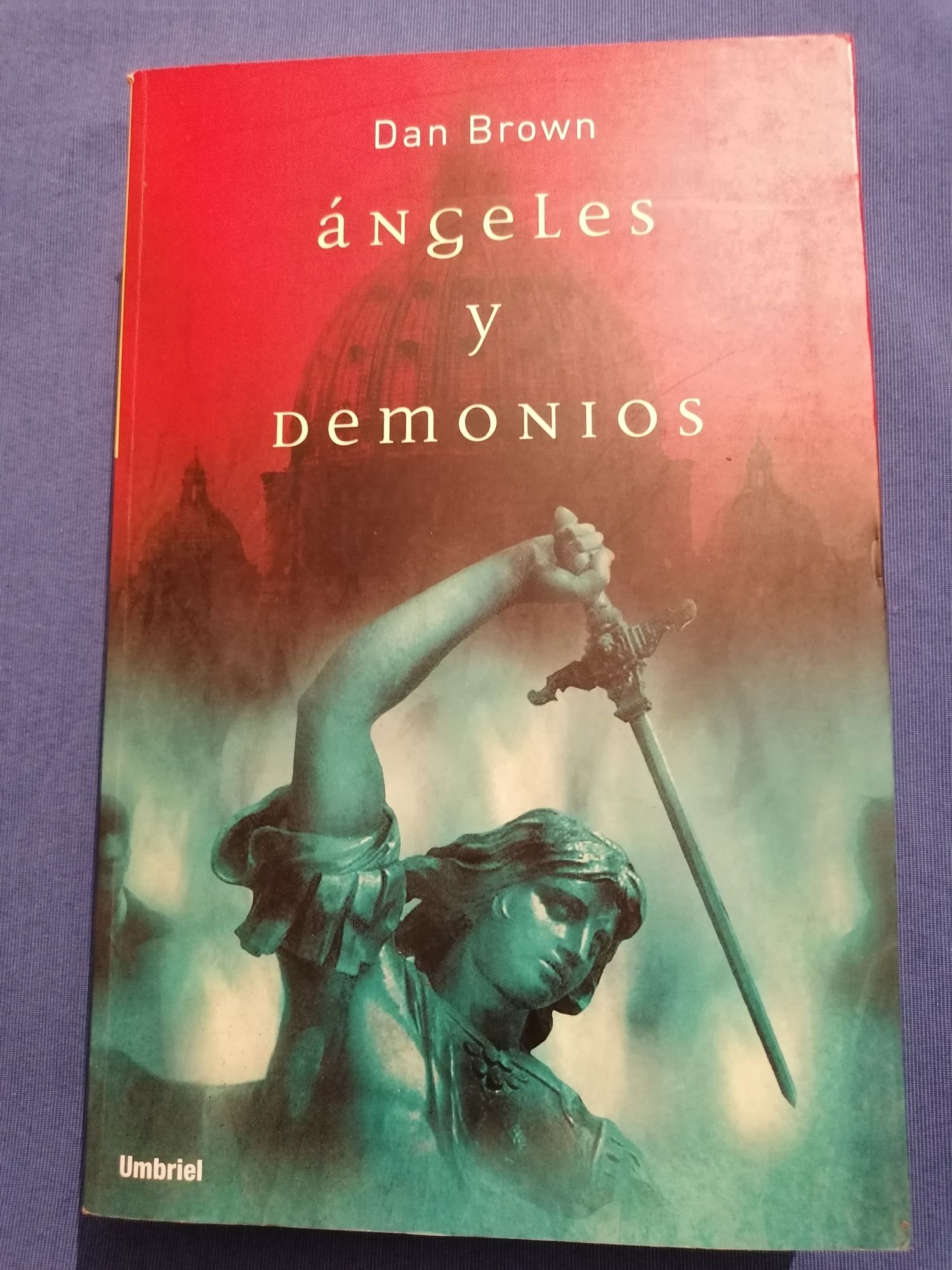 Ángeles y demonios