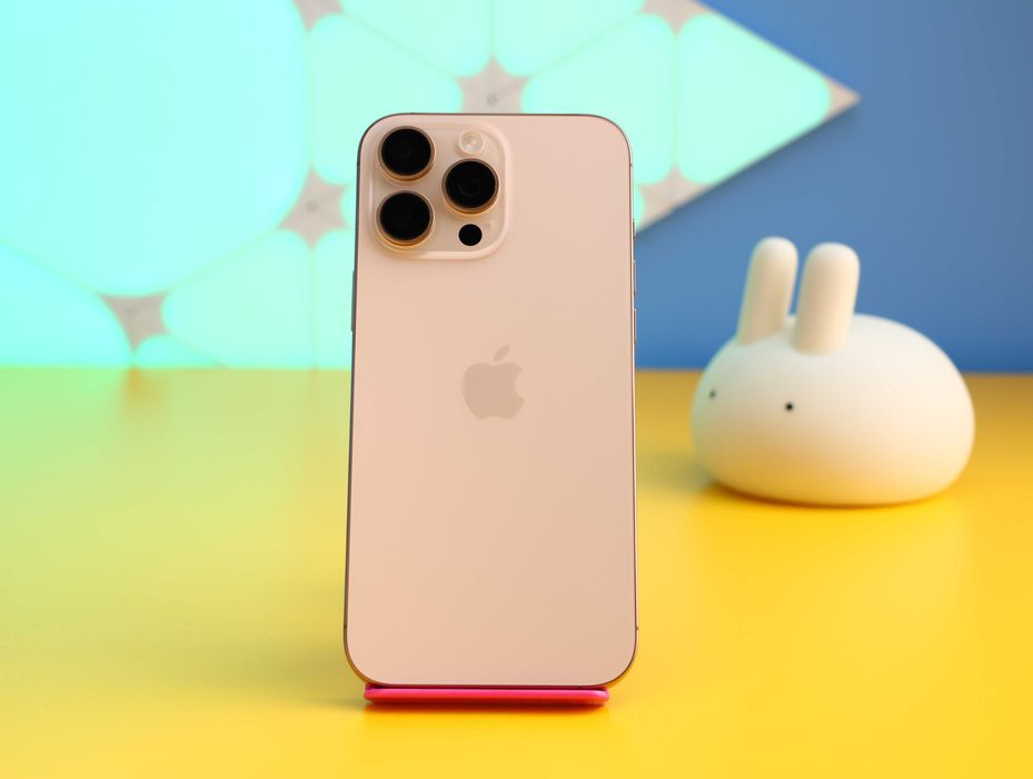 Смартфон Apple iPhone 16 Pro Max 256GB Desert (152568) Б/У З ГАРАНТІЄЮ