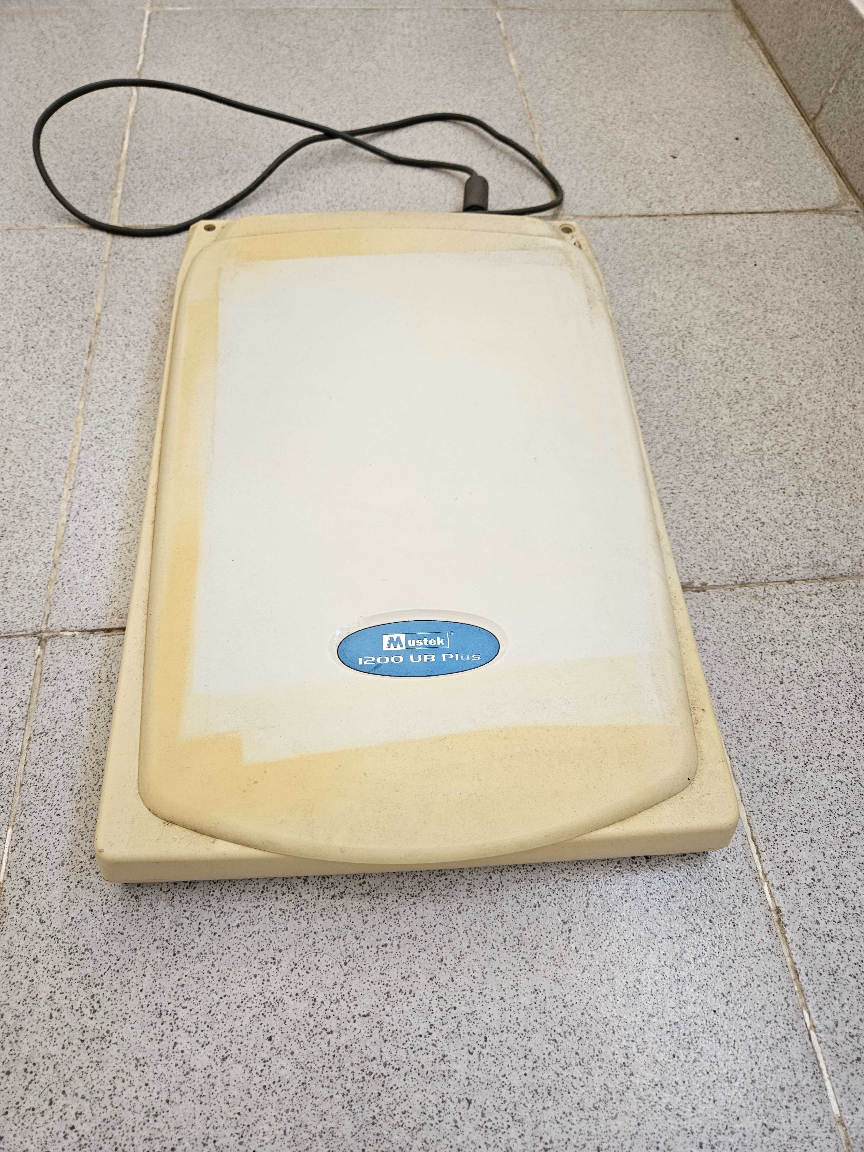 Scanner Mustek 1200 UB Plus