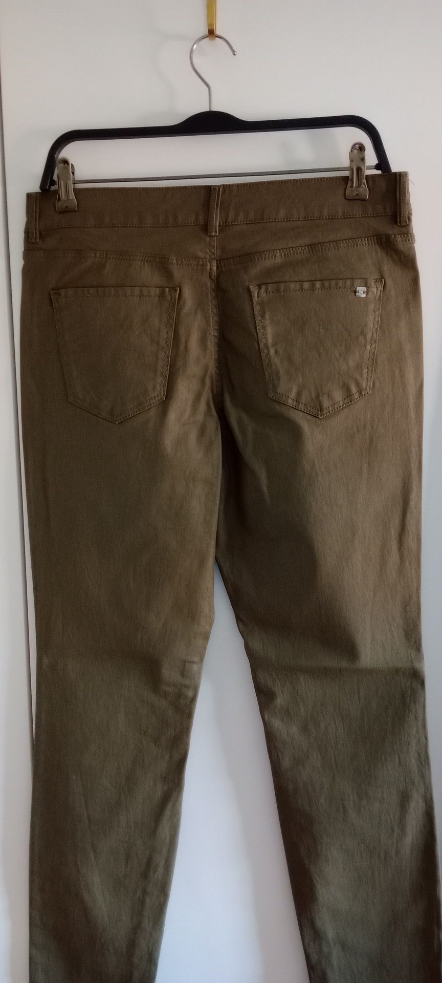 Calças verdes de senhora Massimo Dutti (tamanho 40 e 42), cada par 10
