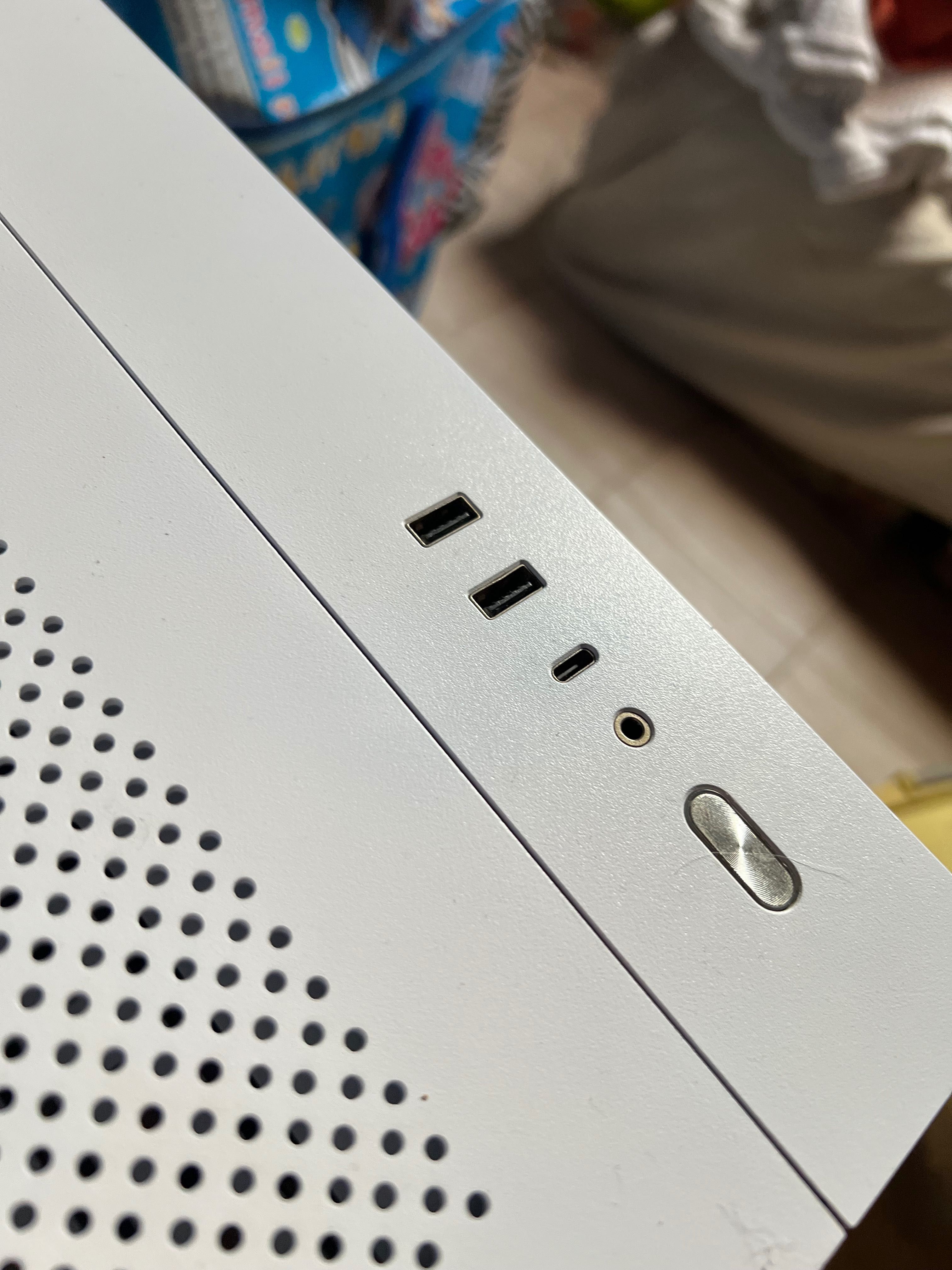 Caixa lian li dynamic mini branca e fonte 800w