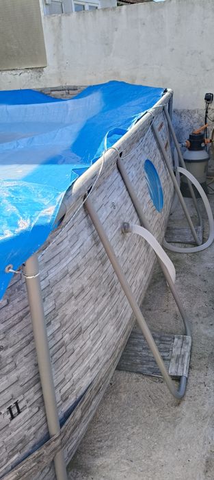 Piscina bestway impecável