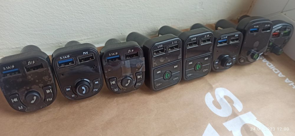 ФМ модулятор для авто в прикурювач
Має блютуз