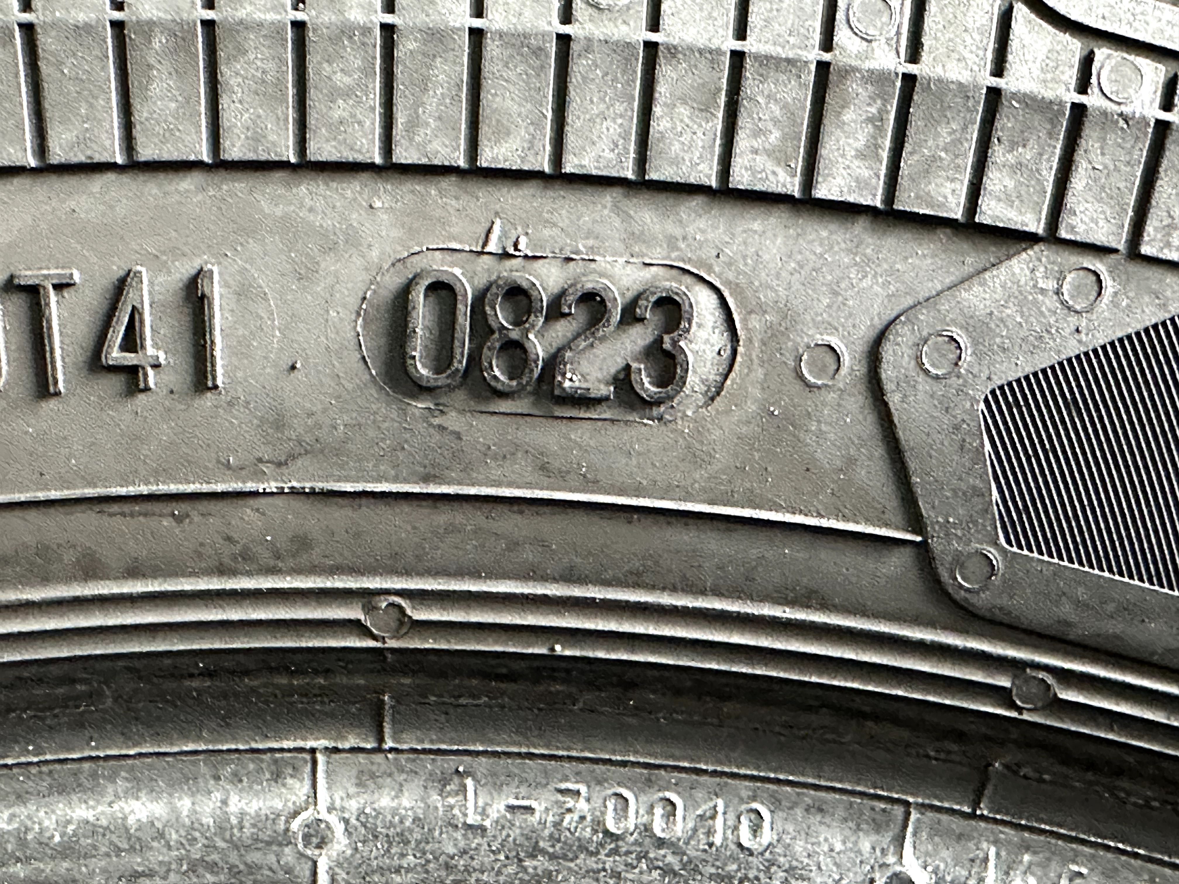 Літні шини 215 65 R16C 109/107 Continental VanContact Eco