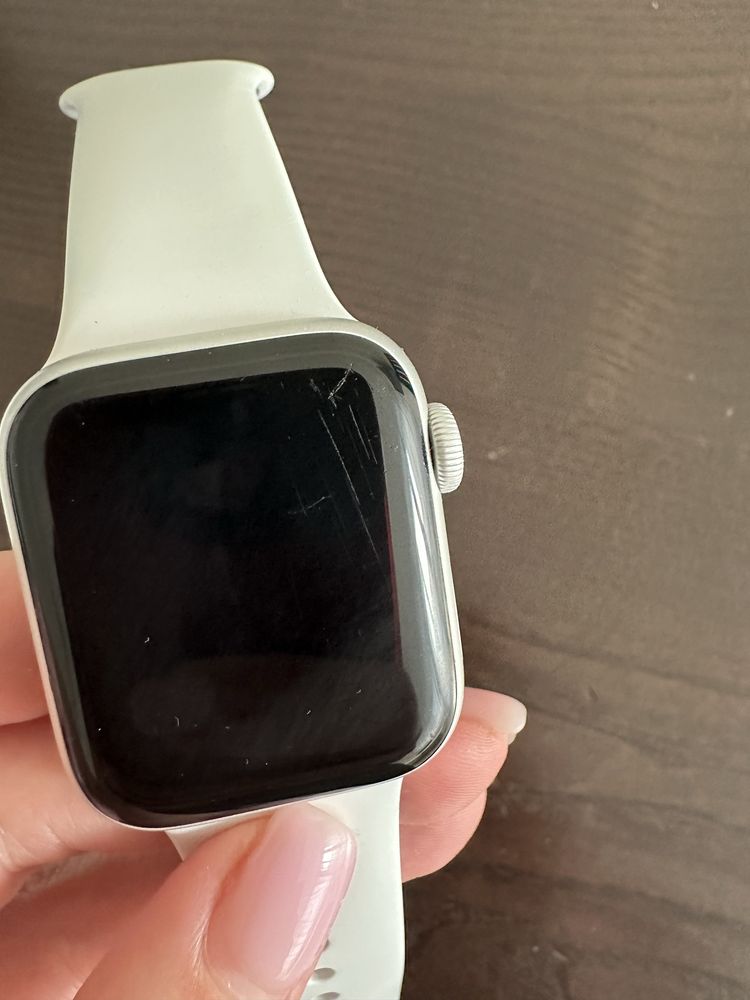 Apple watch 4 (40mm)