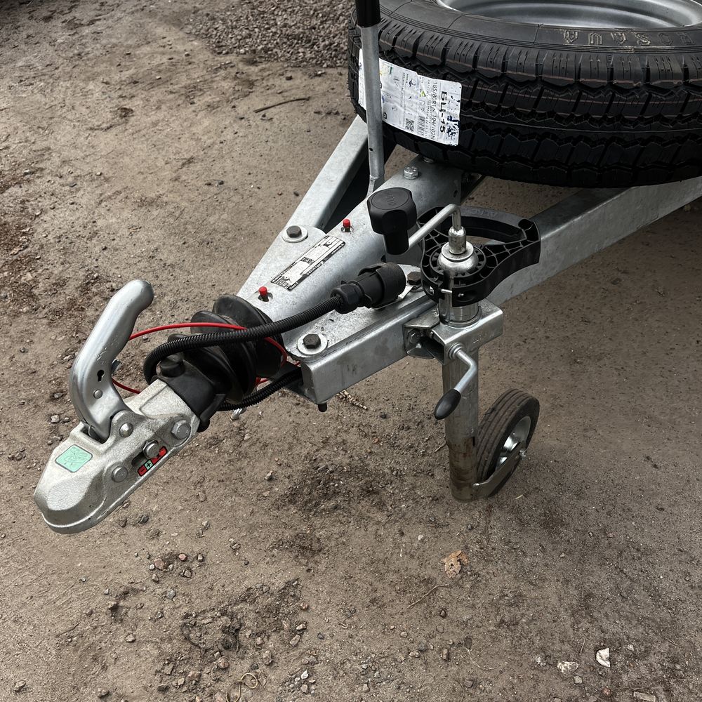 Причіп ,прицеп  URSA новий