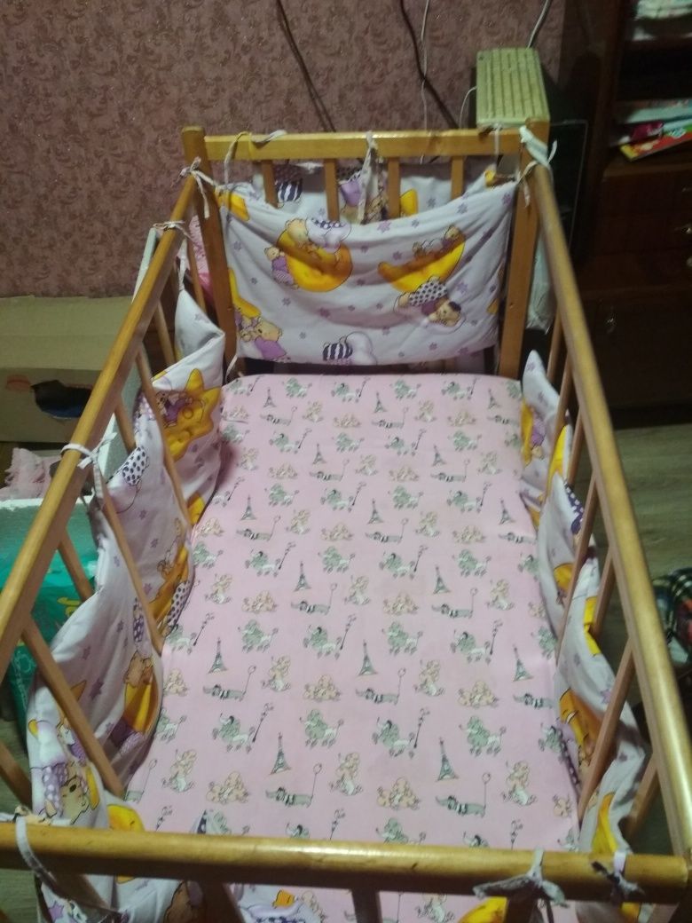 Дитяче ліжко на маятнику