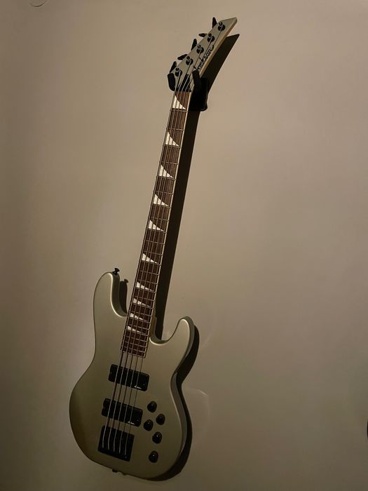 Jackson JS3V Concert bass