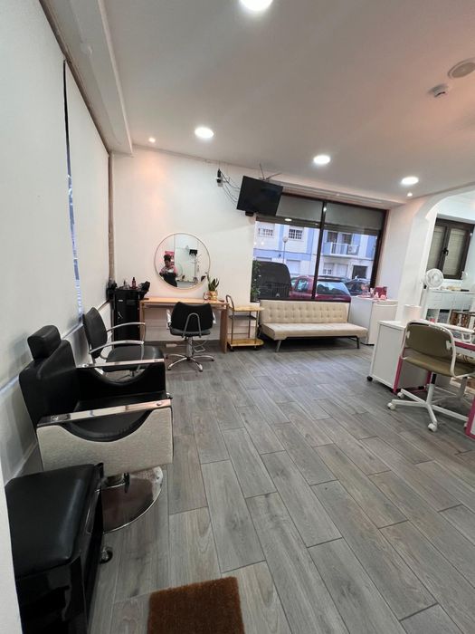 Loja em Alverca com ponto de Cabelereiro