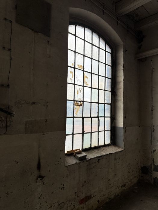 Okna łukowe zeliwne loft 1893r zabytkowe witraż