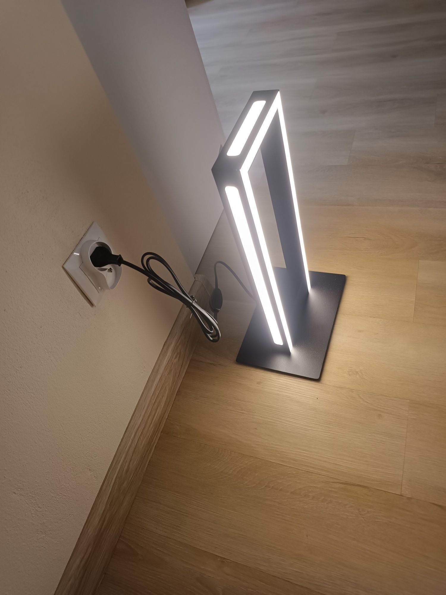 Lampa stołowa led