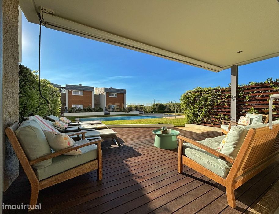 Moradia moderna com vista mar na praia de Moledo