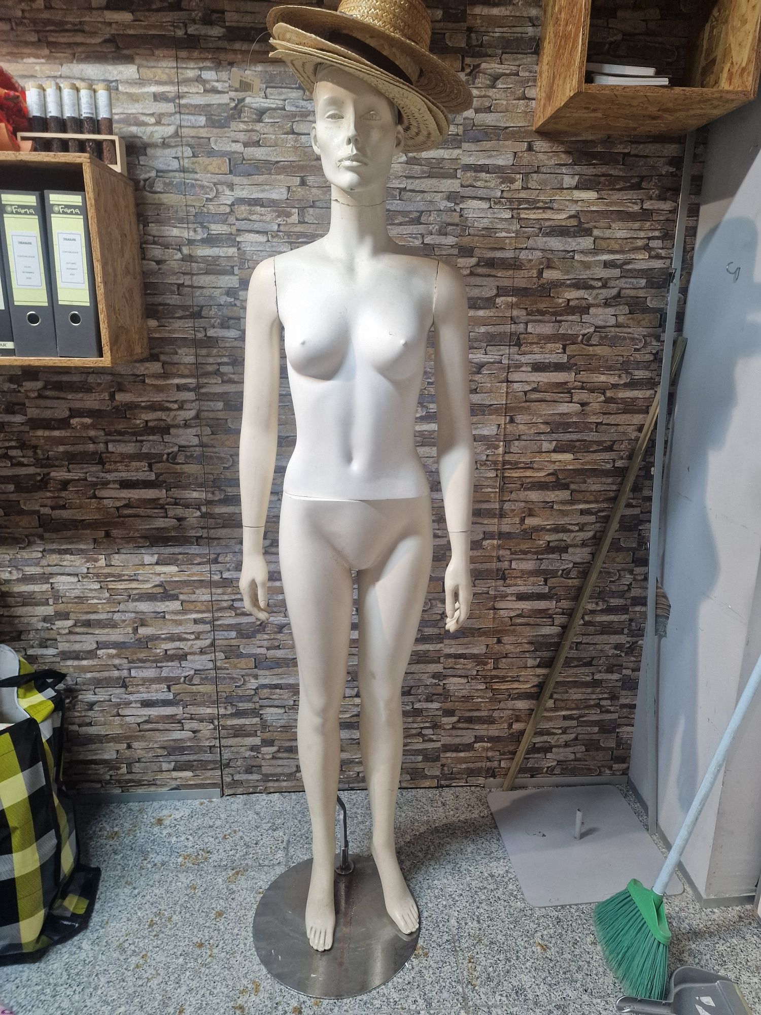Manequim para exposição de roupa