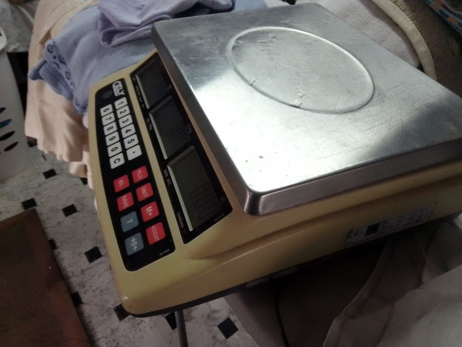 Balança cely pouco usada