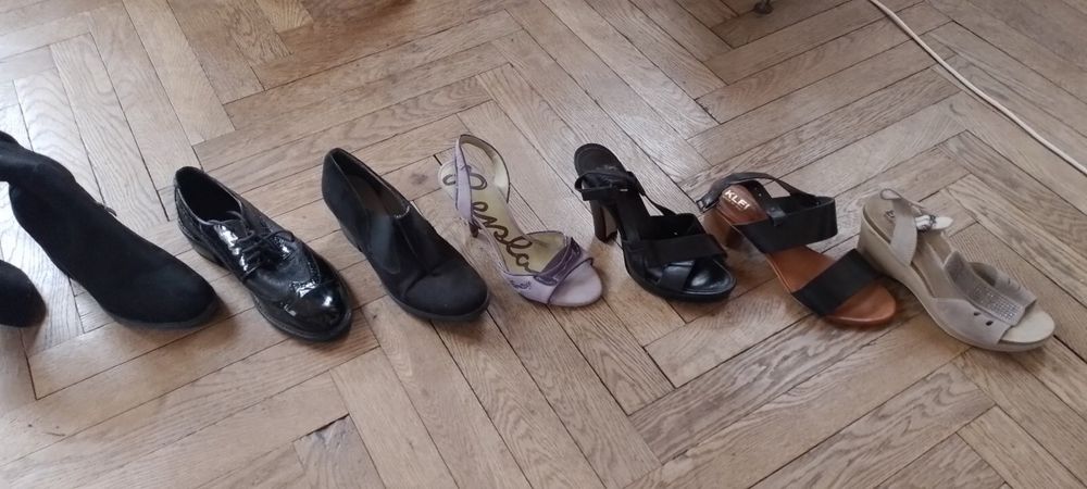 Усе взуття по 250 грн