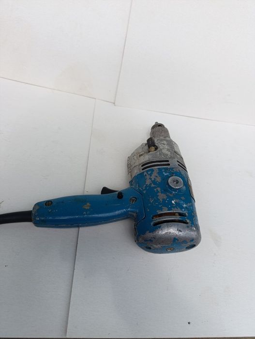 Продам дрельку Blek Decker