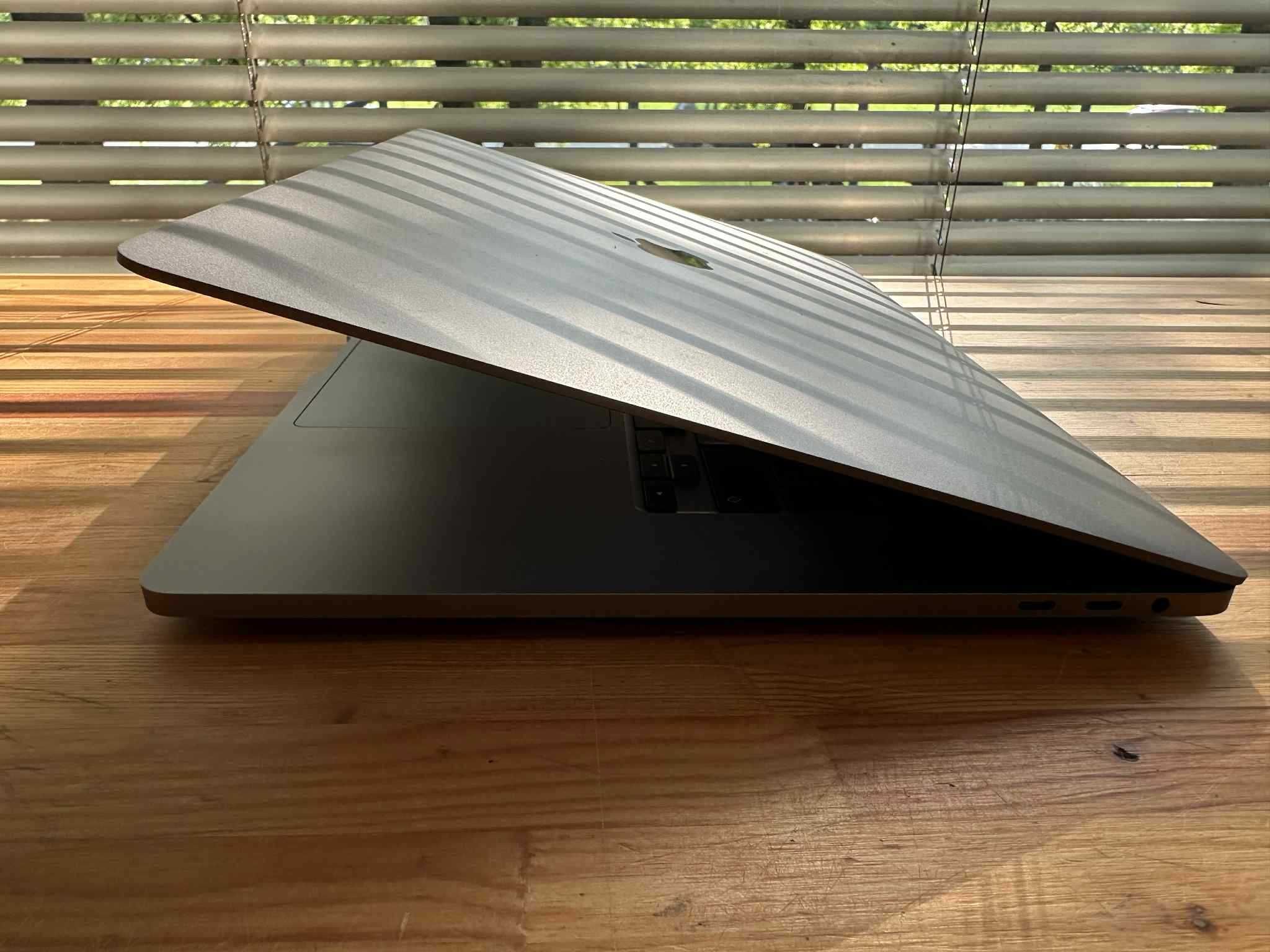 Laptop Apple MacBook Pro 16 i9 64gb 1tb A2141 1TB OSX26 8rdzeni A+