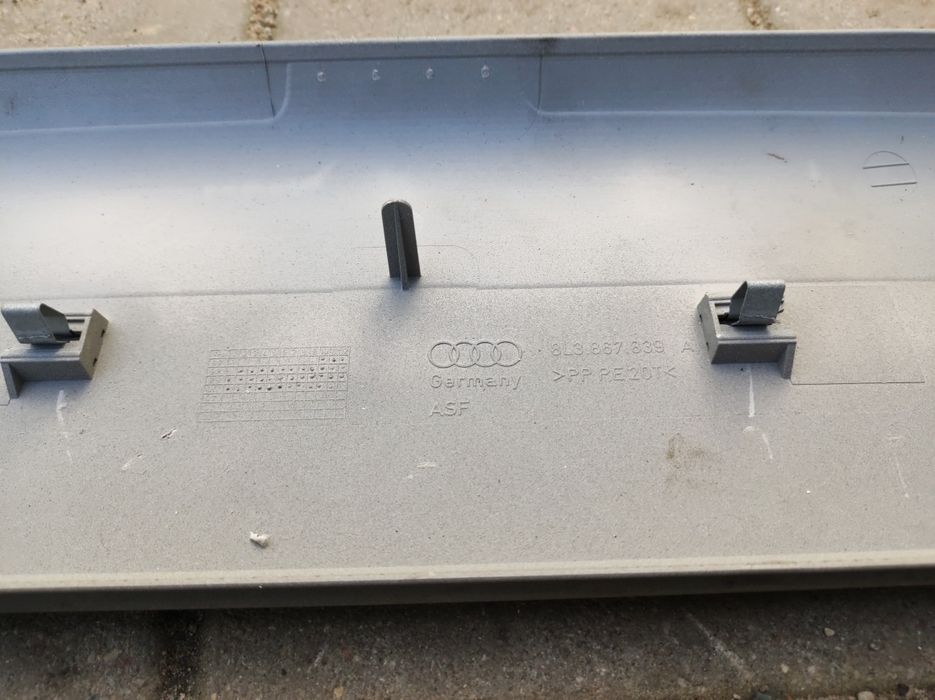 Tapicerka Osłon Słupków Tył Bagażnika Audi A3 8L Lift 1.9 5 Drzwi Seda
