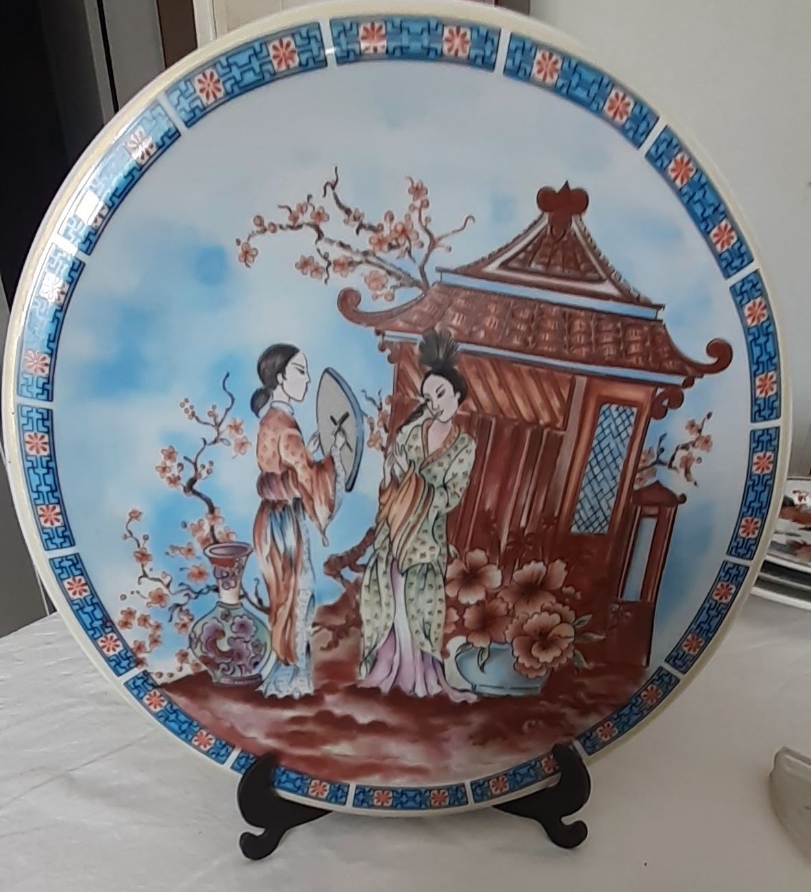 Lote de 4 pratos antigos decorativos de porcelana da China