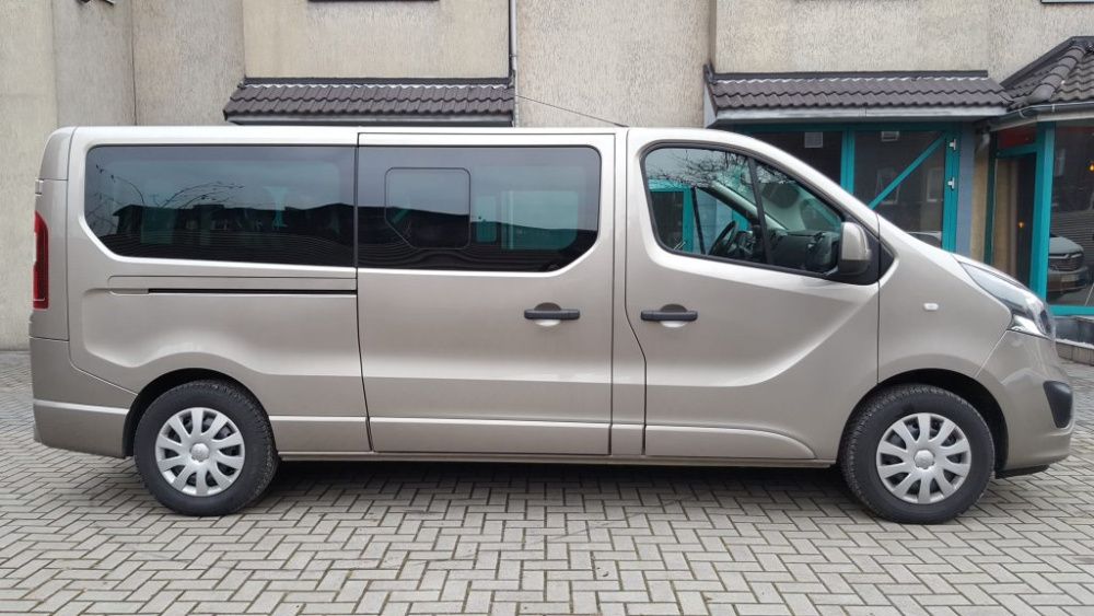 Wynajem - Wypożyczalnia busów 9-osobowych - samochody z 2025 roku