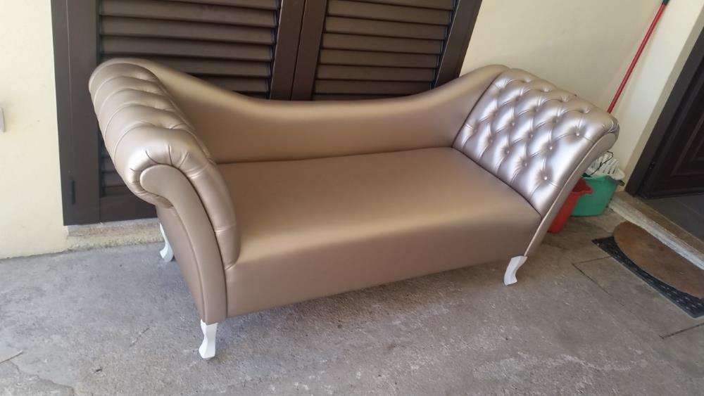 Sofa dupla costa capitonê