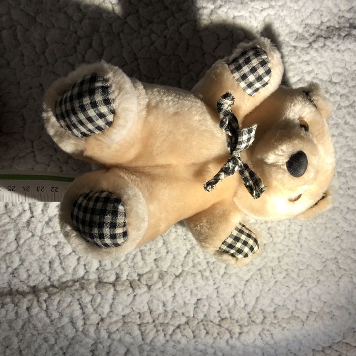 Urso macio peluche com laço