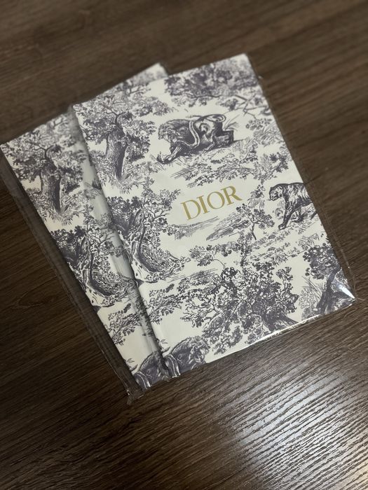 Блокнот Dior із позолоченими сторінками