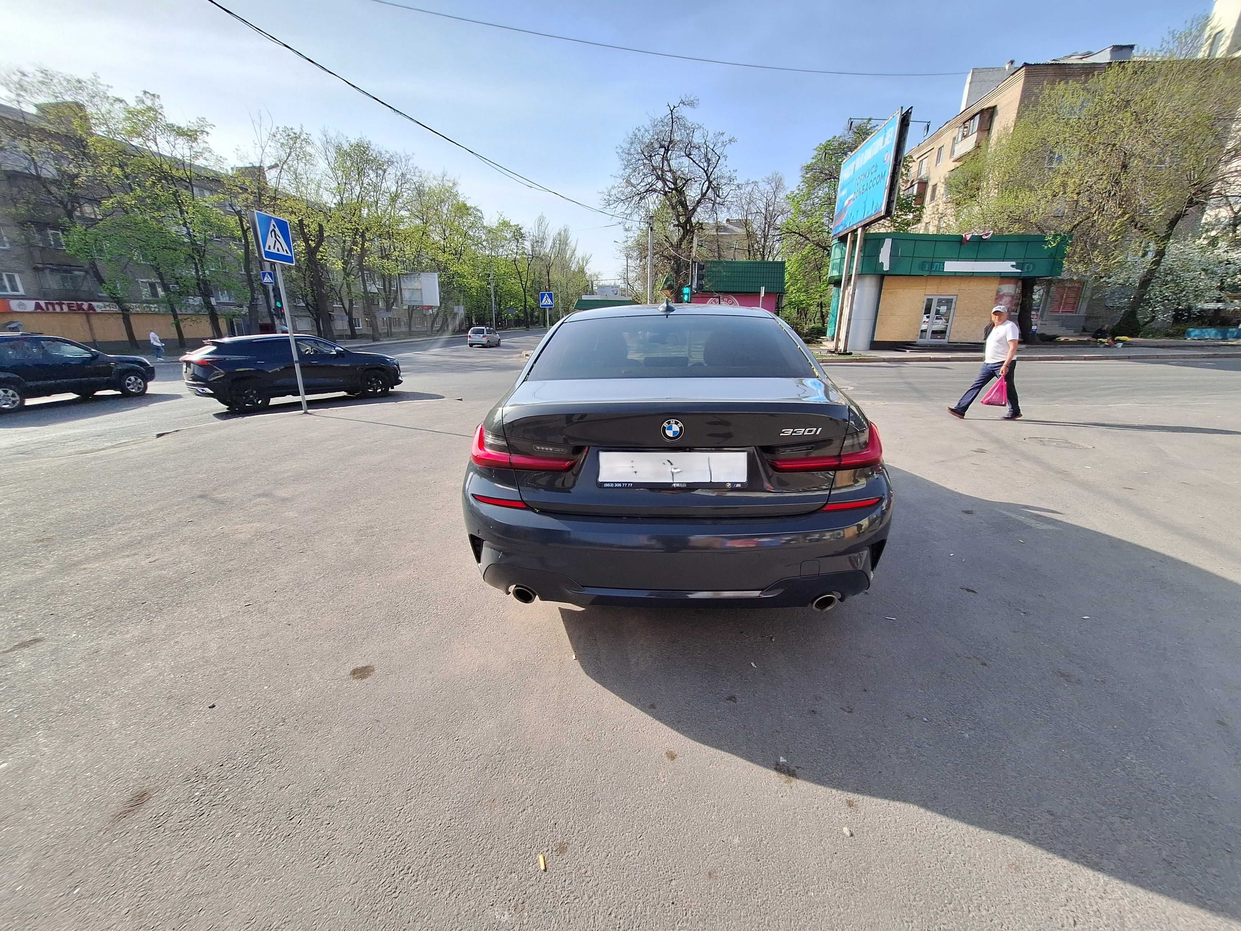 Продает BMW 330 I M пакет