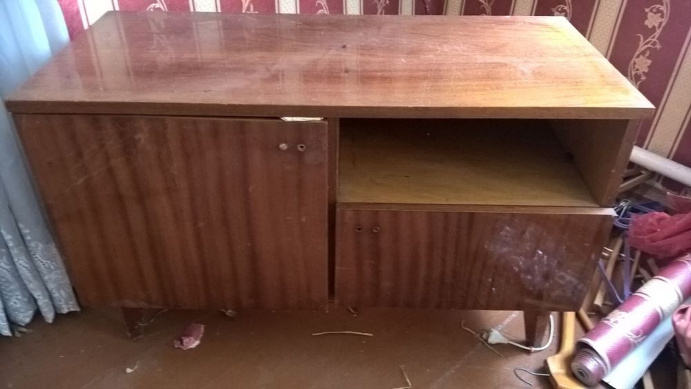 Дерев'яні тумбочки