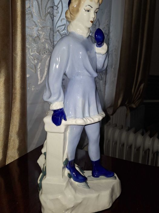 фарфор СССР 40-х годов Девушка на коньках