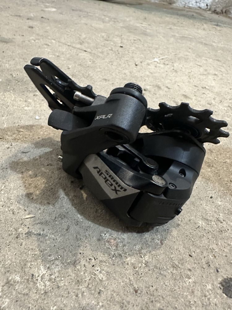 Przerzutka SRAM Apex AXS XPLR Gravel jak Rival