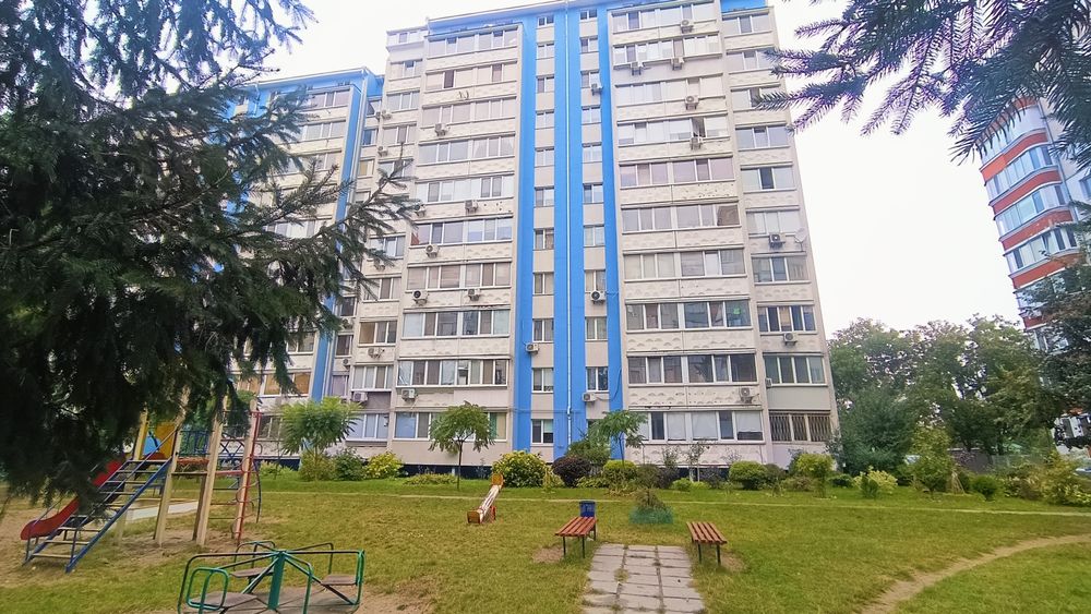 Продам 2к квартиру в Броварах Грушевського 17г