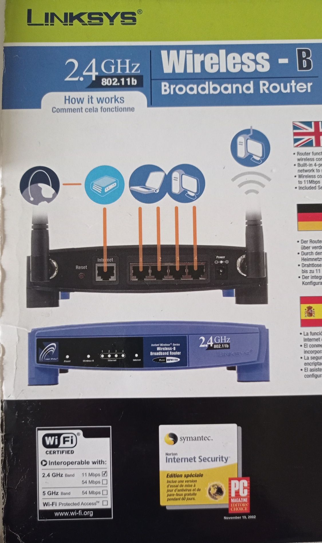 Conjunto de tecnologia. Router, TDT e câmara para computador.