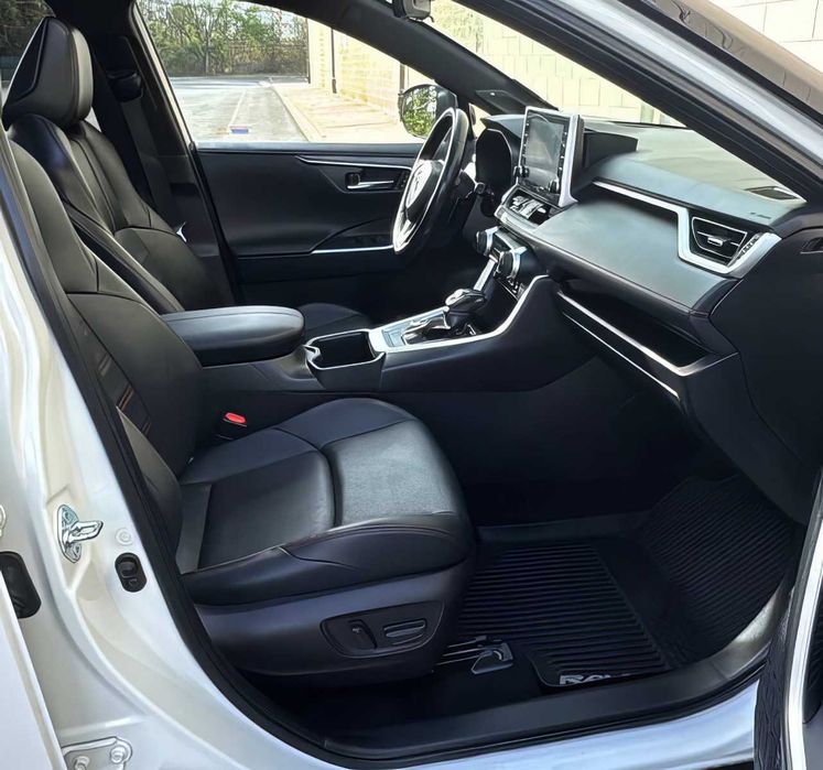 Toyota RAV4      2022