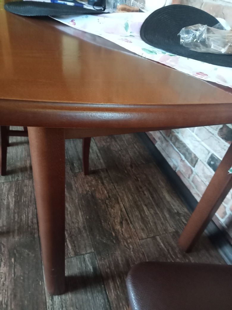 Sprzedam używane krzesła wraz z stołem kuchenne