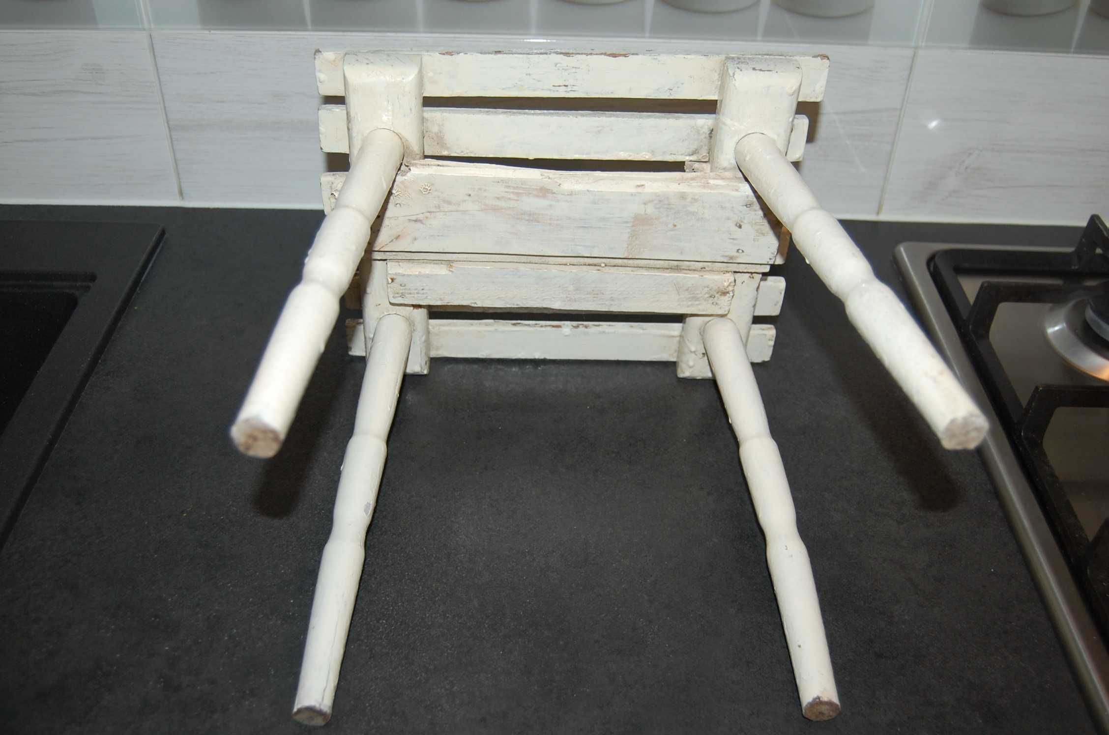 Taboret drewniany, biały - PRL