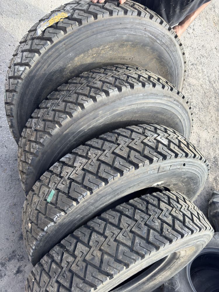 Pneus 1200 R 20 Recauchutados