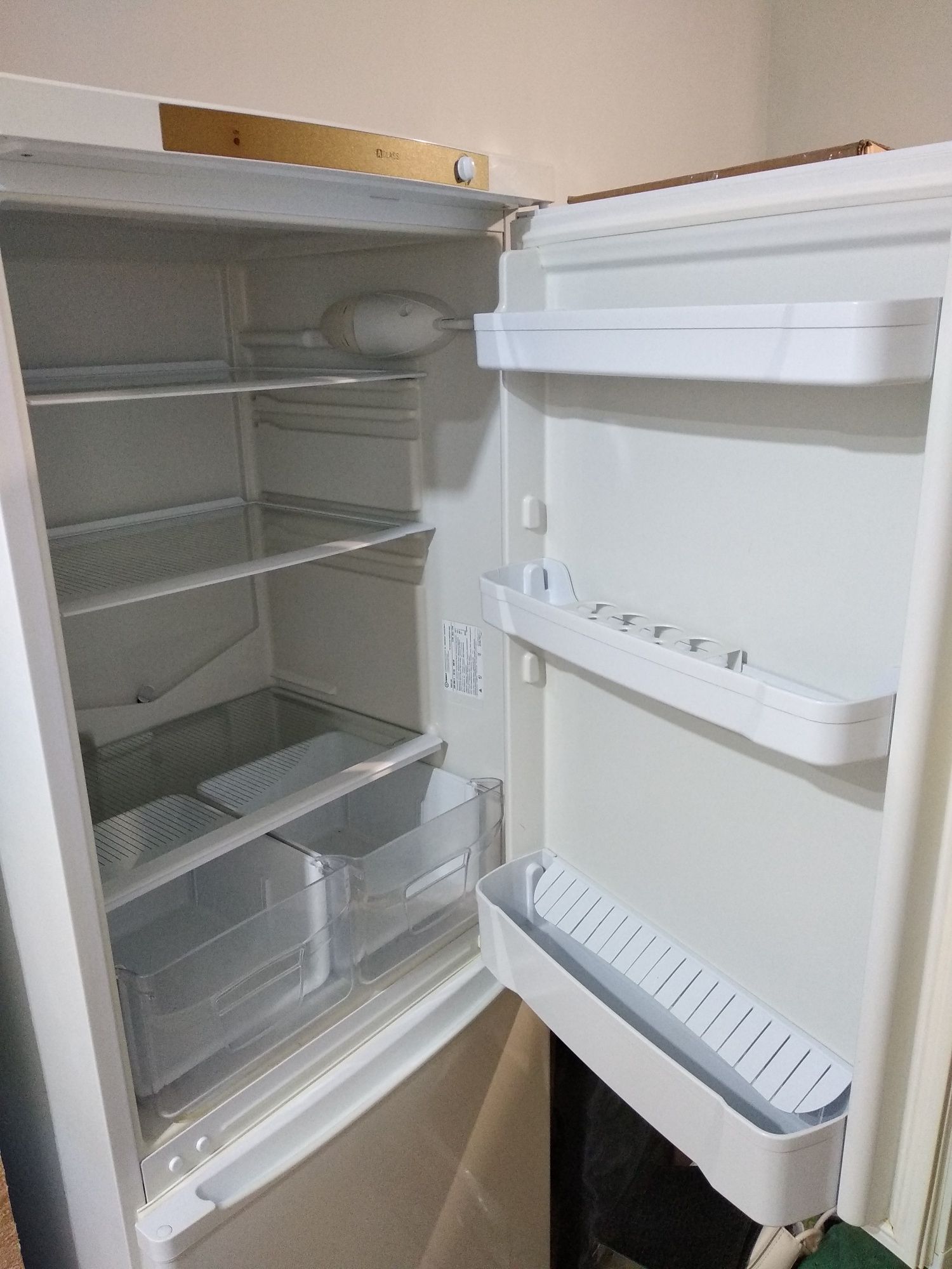 Холодильник INDESIT