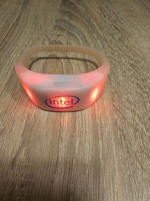 Opaska na rękę INTEL Led różne kolory,  bezpieczny  trening
