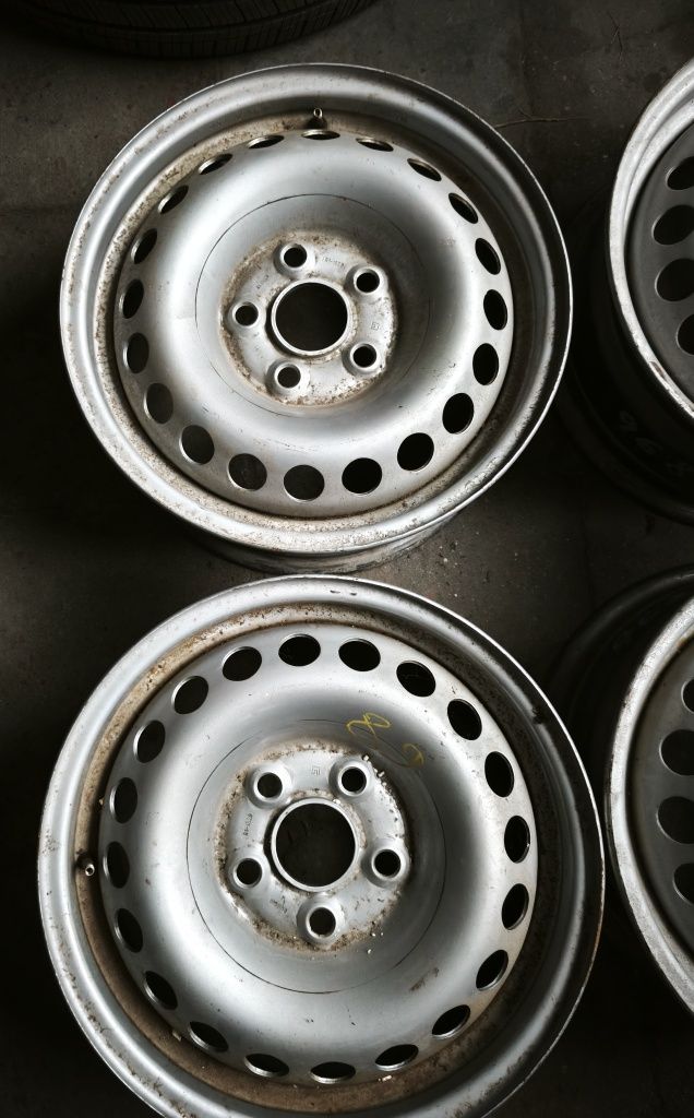 [736] 4 szt. Felgi stalowe VW T5, T6 5x120x16