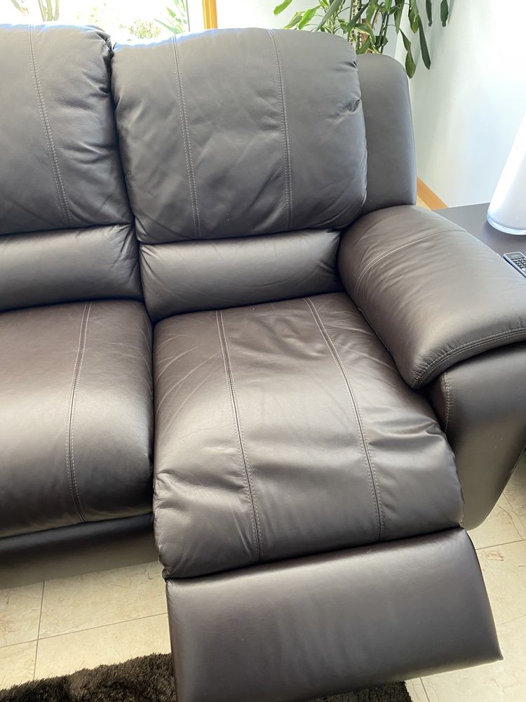 Sofa Chateux D’Ax pele genuina 3 lugares