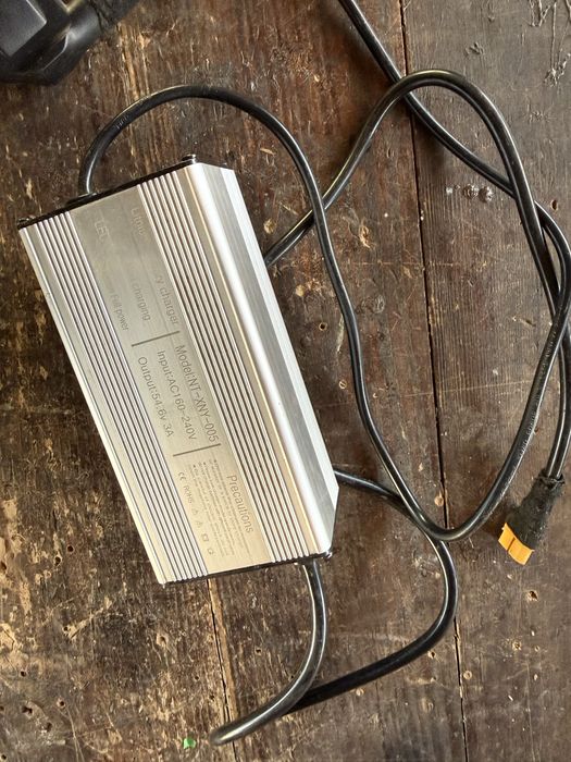 Зарядне 48V 54.6V 13S зарядка