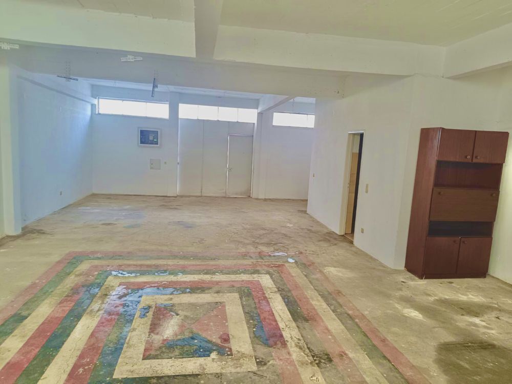 Alugo armazém com 90m2