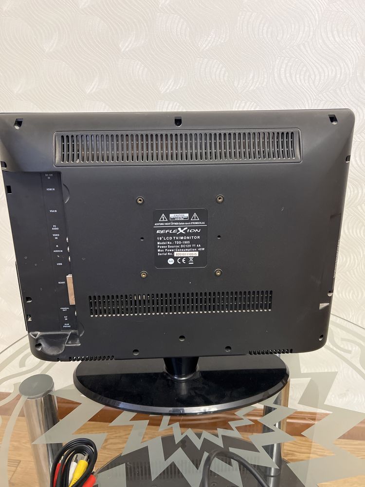 Телевізор REFLEXION 19” ТDD - 1905 з DVD-плеєром і DVBT, HDMI